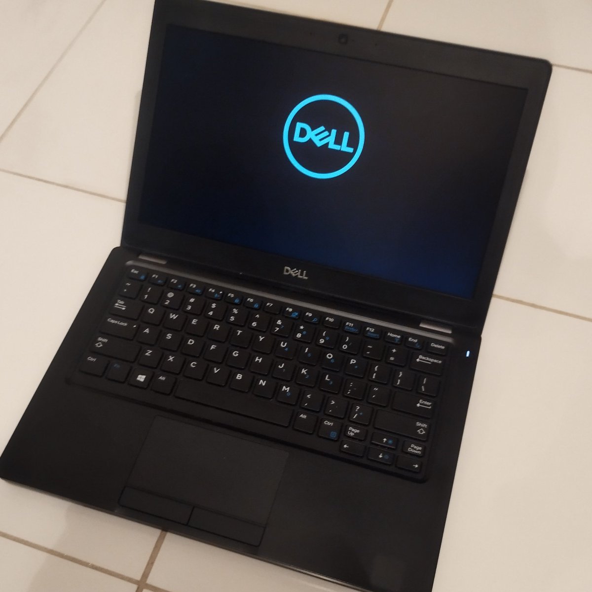 linux_tokyo's tweet image. Finally, I bought a used laptop PC. It&apos;s a 6-year-old model, but it has good specs. I want to install Linux on it.