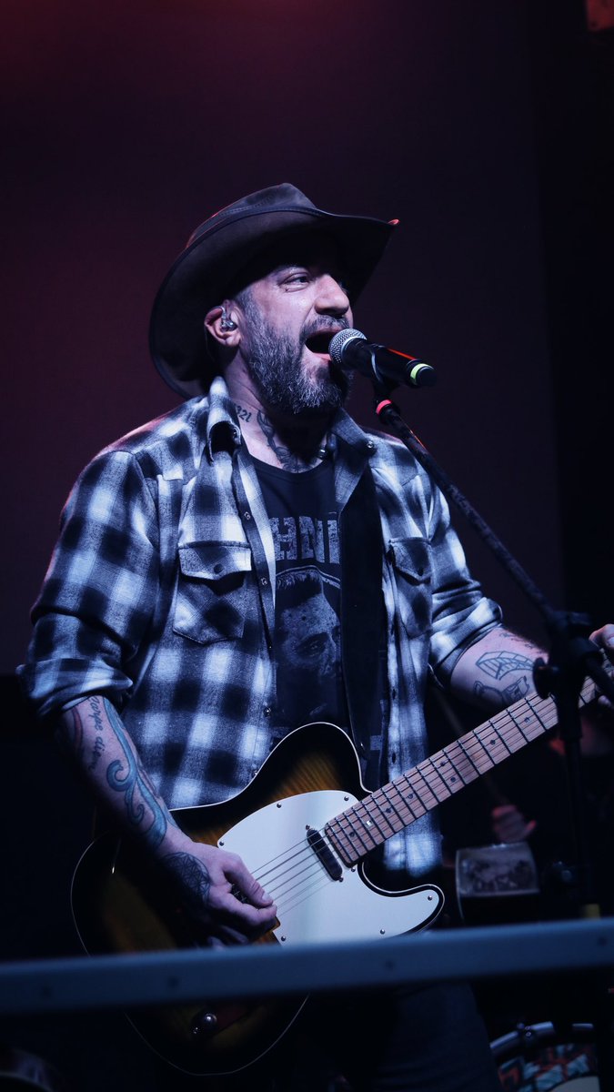 Dos cosas que me gustan, la música y captar momentos. Que noble inversión son los recitales 🎸