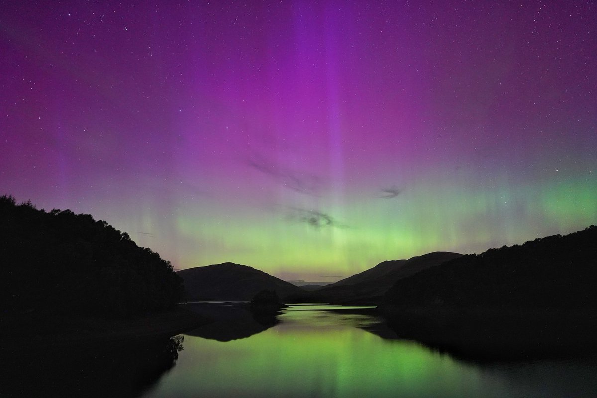 Tonight's magical aurora over Glen Finglas reservoir in the Trossachs, Scotland.
#aurora #auroraborealis #aurorawatchuk #northernlights <a href="/VisitScotland/">VisitScotland</a> <a href="/BBCScotlandNews/">BBC Scotland News</a> <a href="/bbcweather/">BBC Weather</a> <a href="/ThePhotoHour/">#ThePhotoHour</a>