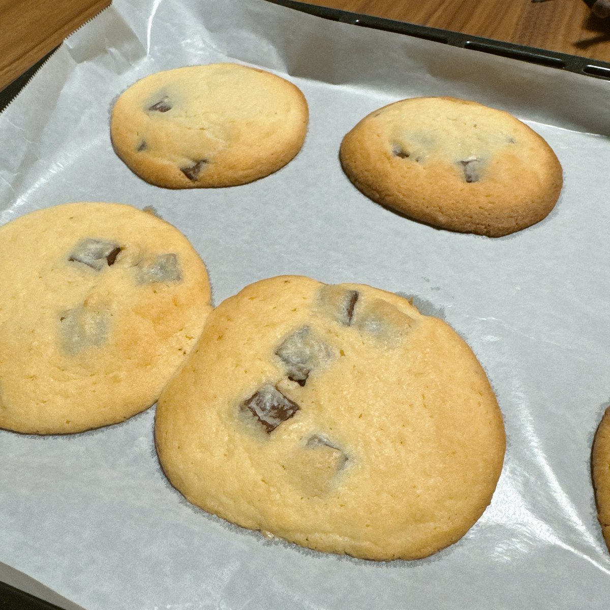 kn2oks's tweet photo. お盆休みを3日間だけ貰ったのでばあちゃん家に帰省！
その前にお菓子作るぞってことで、ばあちゃんの好きなくるみパン🫶🏻
お返しに手作りブルーベリージャム貰ったから帰ったらブルーベリーのお菓子作るぞ🥰
2枚目は最近流行ってるチャンククッキー🍪

#お菓子作り
#お菓子作り好きな人と繋がりたい https://t.co/qLx7WGtpXD