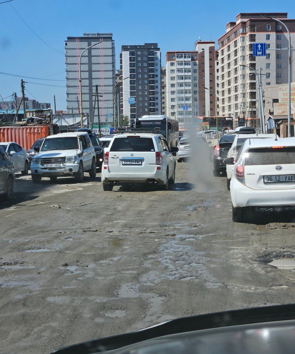Улсын нийслэлдээ автозам ийм байгааг хараад замын татвар хураамжаа бушуухан төлье гэж бодлоо
Шар хад ,Да хүрээ зах орох зам ...