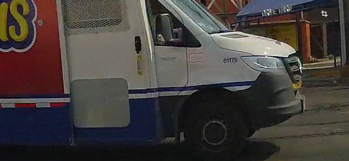 Robocova's tweet photo. Oye @Marinelamx! Tu irresponsable conductor, pasándose con el semáforo 🚦 en rojo! Casi provoca un fuerte accidente. Hagan algo al respecto! Número de unidad 61176. Sábado 10, 10:01 AM en Av Alfonso Reyes cruce con Av J. Ma Luis Mora. #Monterrey https://t.co/C7UDwNqeaz