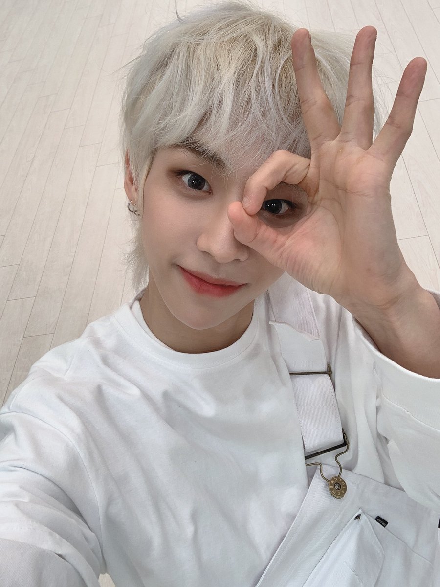 HoaSen60046079's tweet photo. Bé 🦊 luôn tỏa sáng, tài năng cho dù  ở đâu &amp; vị trí nào. Chúc em sẽ thành công ở một nơi mà họ nhìn thấy được sức hút và năng lượng của em 
Chúng ta đã đồng hành cùng nhau được một chặn đường dù tương lai có ra sau thì mọi người cũng sẽ dõi theo  em
#HAWARANG https://t.co/ZCVcoqvxVs