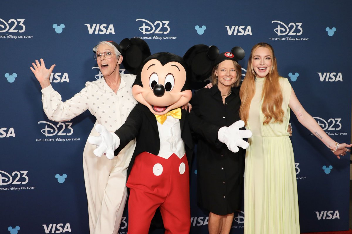 LindsayLohanOrg's tweet photo. 📸 Coverage of @LindsayLohan attending D23 have been finally added to the gallery! #LindsayLohan #D23Expo2024 

🔗 https://t.co/yTuKuP2H7H https://t.co/7B3RDuAxx7