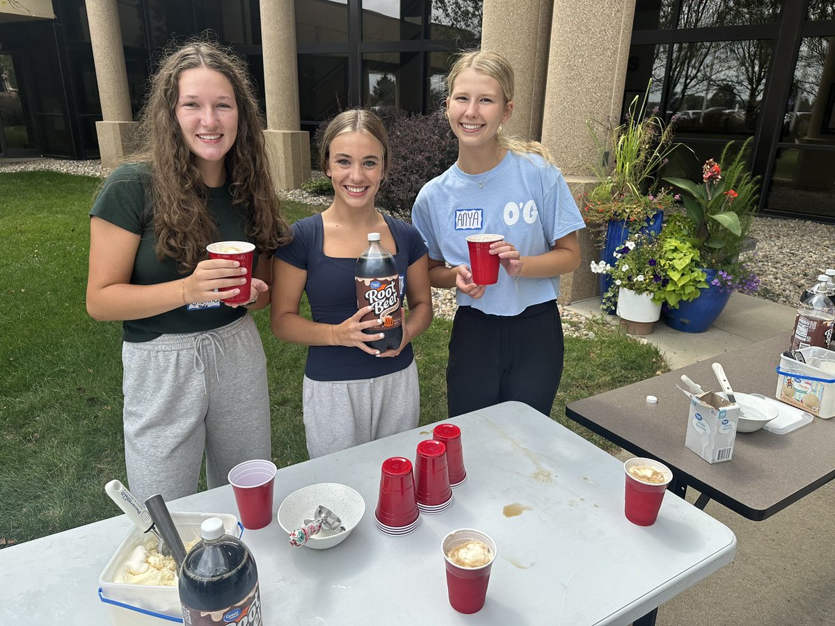 OGHSKnights's tweet image. This afternoon we had a root beer float social to help welcome our nearly 4️⃣0️⃣ new students and families! We are so excited to welcome all of them to our O’Gorman community. Thank you to our Student Council &amp;amp; Parent Ambassadors for helping us. 

Go Knights 💙