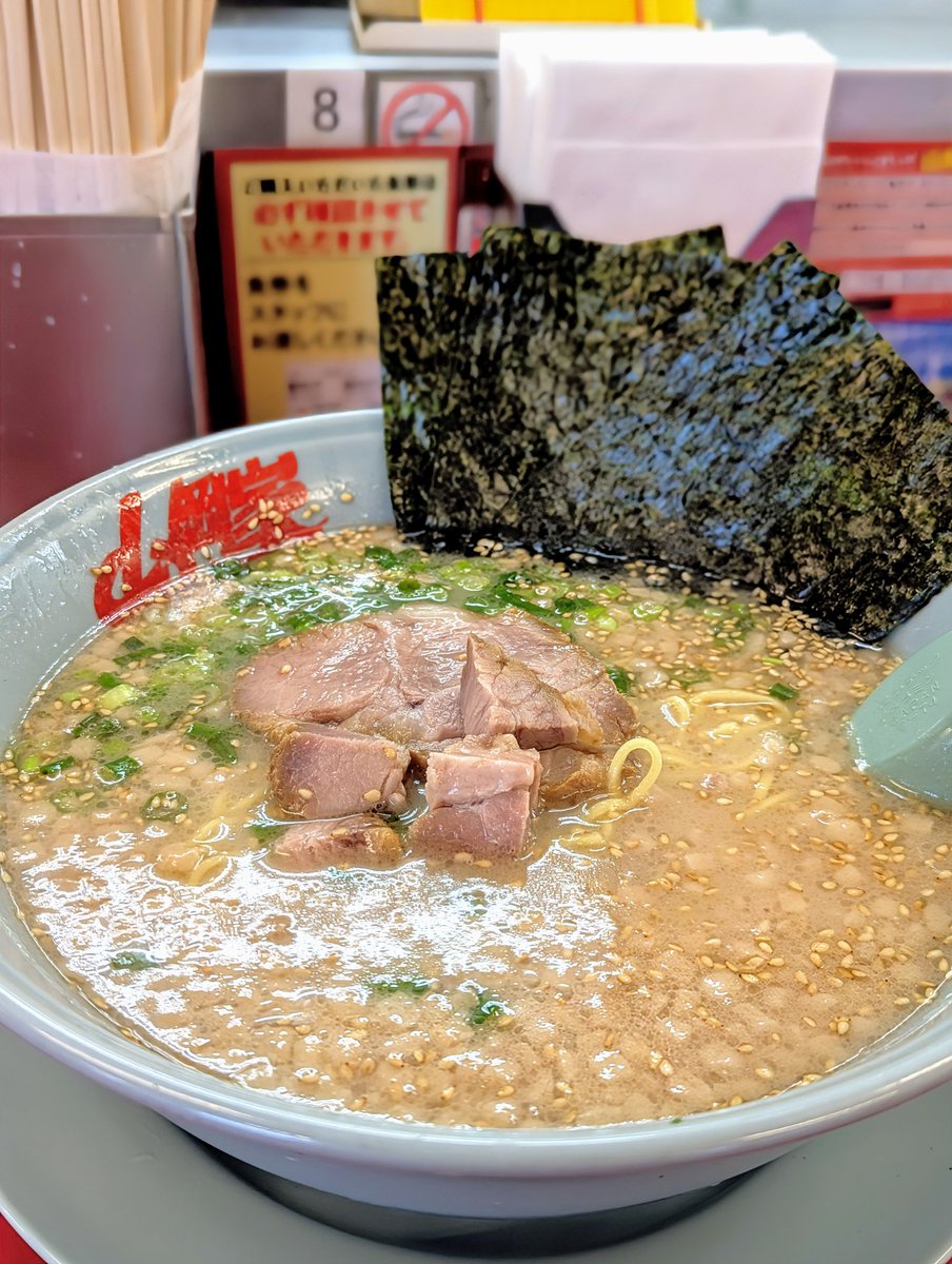BmbDk's tweet photo. 🗻               山岡家牛久店

      朝ラーメン＋海苔＋コロチャー

昨日から仕事😭既に憂鬱な朝は😭
みんなが大好きラーメン山岡家〜🎶
クッセのある朝ラーメン🍜✨☀️💯
朝ラー啜って今日も頑張りますか🔥   

皆さんお盆休みを楽しんでください😊🫶🎉
カルっと美味しくラーメン山岡家〜🎶🥺 https://t.co/iwjyLJ857r