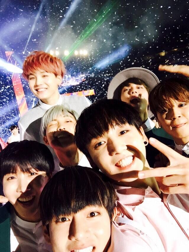 BTS IS 7
BTS IS SEVEN
WE LOVE YOU YOONGI
민윤기사랑해
슈가사랑해
WE LOVE YOU BTS
BORAHAE YOONGI 
보라해윤기
APOBANGPO 
아포방포 
윤기 사랑해요 
7명의 방탄소년단을 사랑해요