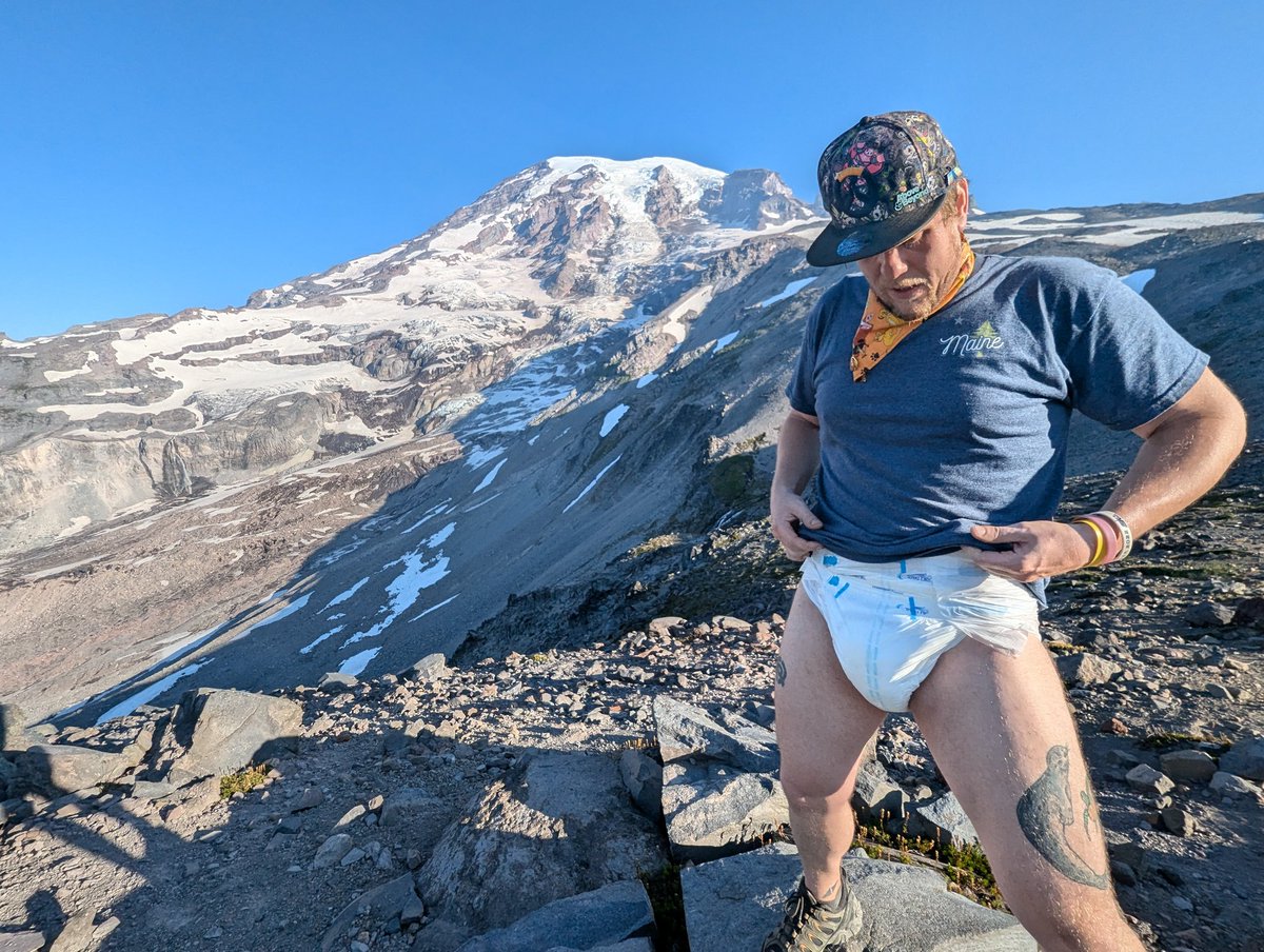 CubbyAdventure's tweet image. Yesterday we scampered AAAALL OVER BIG MOUNTAIN!! :DDD