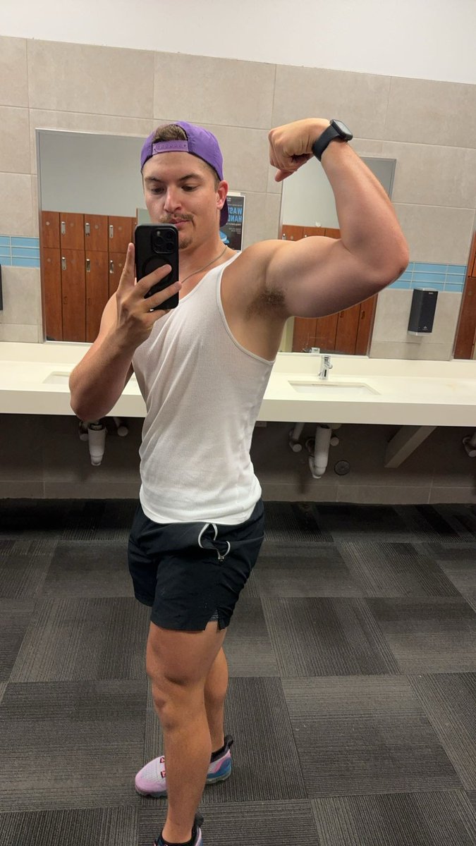 Blake_miller0's tweet photo. Best advice I’ve ever gotten from football... “ Nobody cares about your feelings.” Meaning get up and get after it! Junior year starting soon and I’m ready to get after it. https://t.co/wT4nH6tJ9D