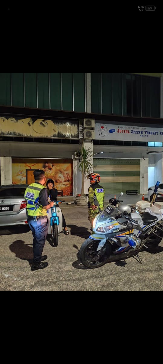 𝐑𝐎𝐍𝐃𝐀𝐀𝐍 𝐊𝐎𝐌𝐔𝐍𝐈𝐓𝐈 𝐑𝐄𝐋𝐀 𝐁𝐄𝐑𝐒𝐀𝐌𝐀 𝐏𝐃𝐑𝐌

Tarikh : 11 &amp; 12 Ogos 2024.
Masa : 2200 - 0600 hrs
Lokasi : Sekitar Bandar Muar, Bakri dan Parit Jawa (48 lokasi)
Penglibatan : 4 x RELA, 8 X PDRM

#SetiaBerbakti
#relamalaysia
#MalaysiaMadani