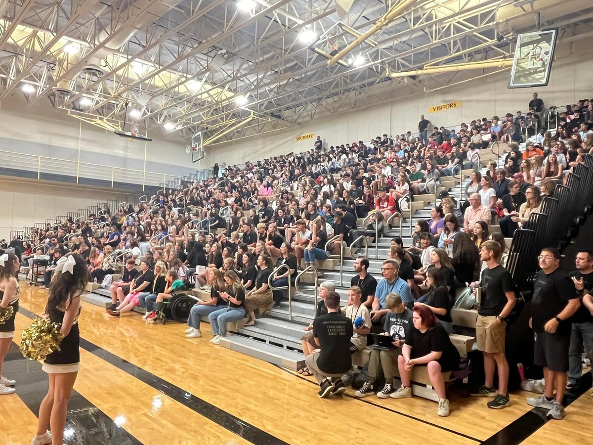 lsehs's tweet image. New Knight Day was a success! Freshmen had a great day and are ready for an awesome year! GO KNIGHTS! #firstweekLPS #knightpride