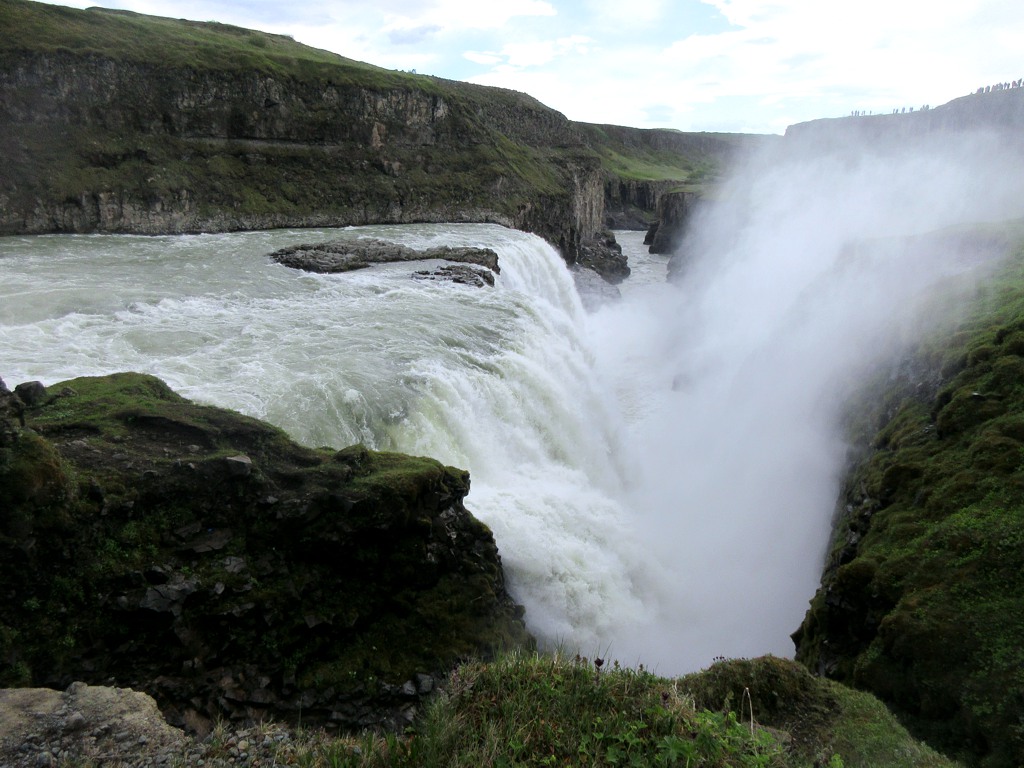 TravelStanley's tweet image. The Hvítá River plunges into a narrow gorge at the famous Gullfoss Waterfall in southwestern Iceland. #HvitaRiver #GullfossWaterfall #Iceland