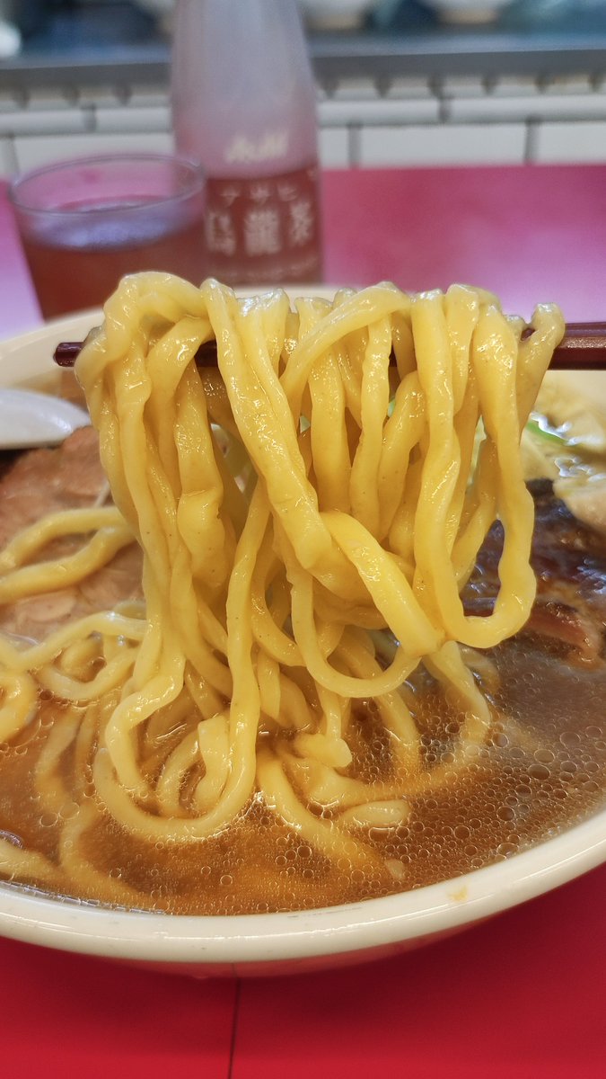 Koi_3939's tweet photo. 一品香 小山店 @小山市
ラーメン 餃子 烏龍茶

お久しぶりの小山のソウルフード🍜✨
この日も凄い行列👍
暖かみのあるすっきり優しいスープは後引く美味しさ🥰
香ばしいホロホロ肉と柔らかメンマ、モッチリ麺もウマ〜💕
🍖巨大な肉と餃子🥟は必死に齧り付きです😋

や〜旨かった💯皆さんご馳走様です😊 https://t.co/roWGf1ArQ0