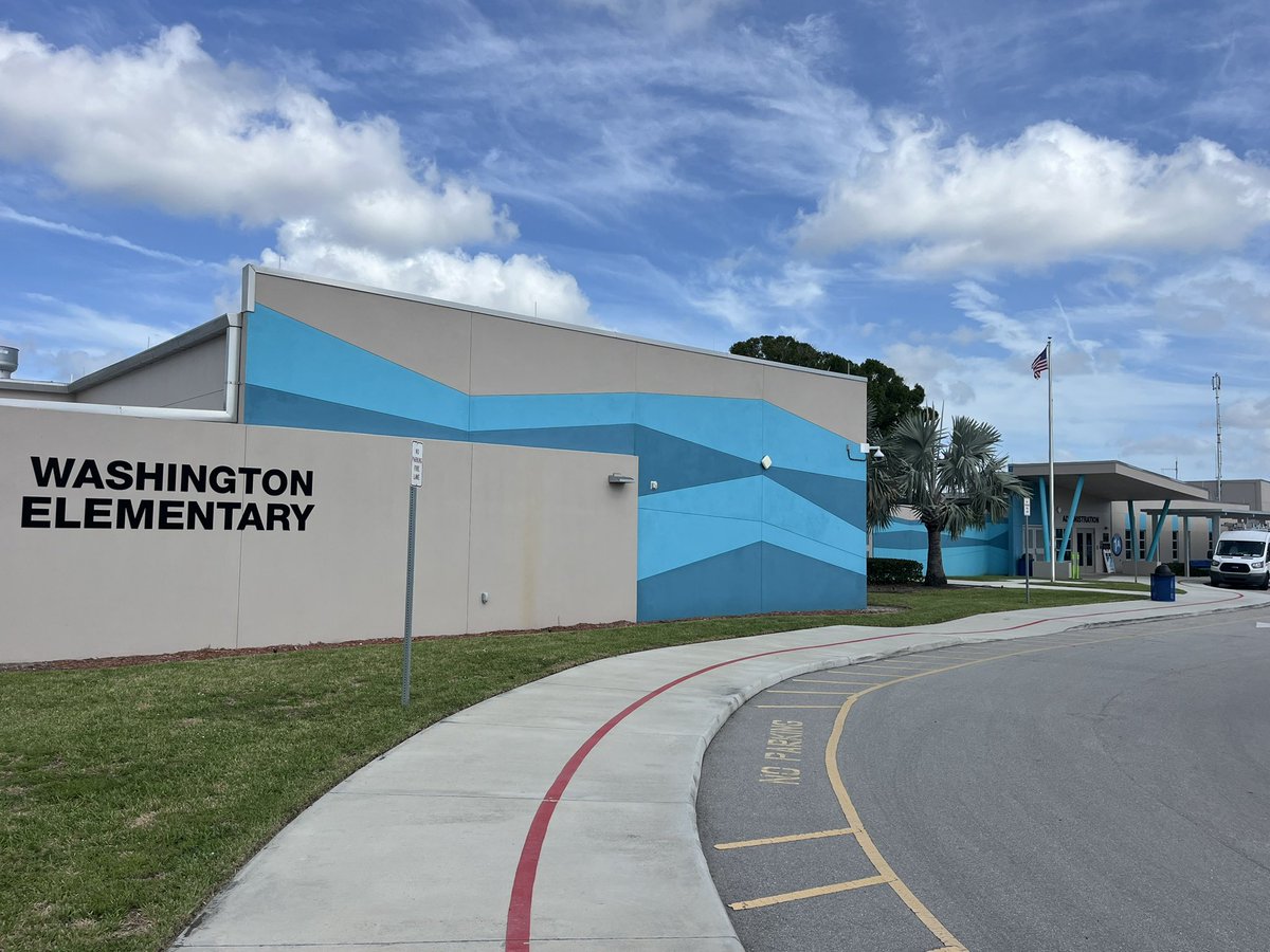 BryanMRussell's tweet photo. Where else to start the school year? It was wonderful being back home on the beautiful campus of @WashingtonElem5 supporting @NorthRegionELA and her team this morning. #OnceAShark 🦈 
@trenia91 @LeroyKelsonIV @Area4SuptPBCSD @pbcsd https://t.co/VFcU76oW4l