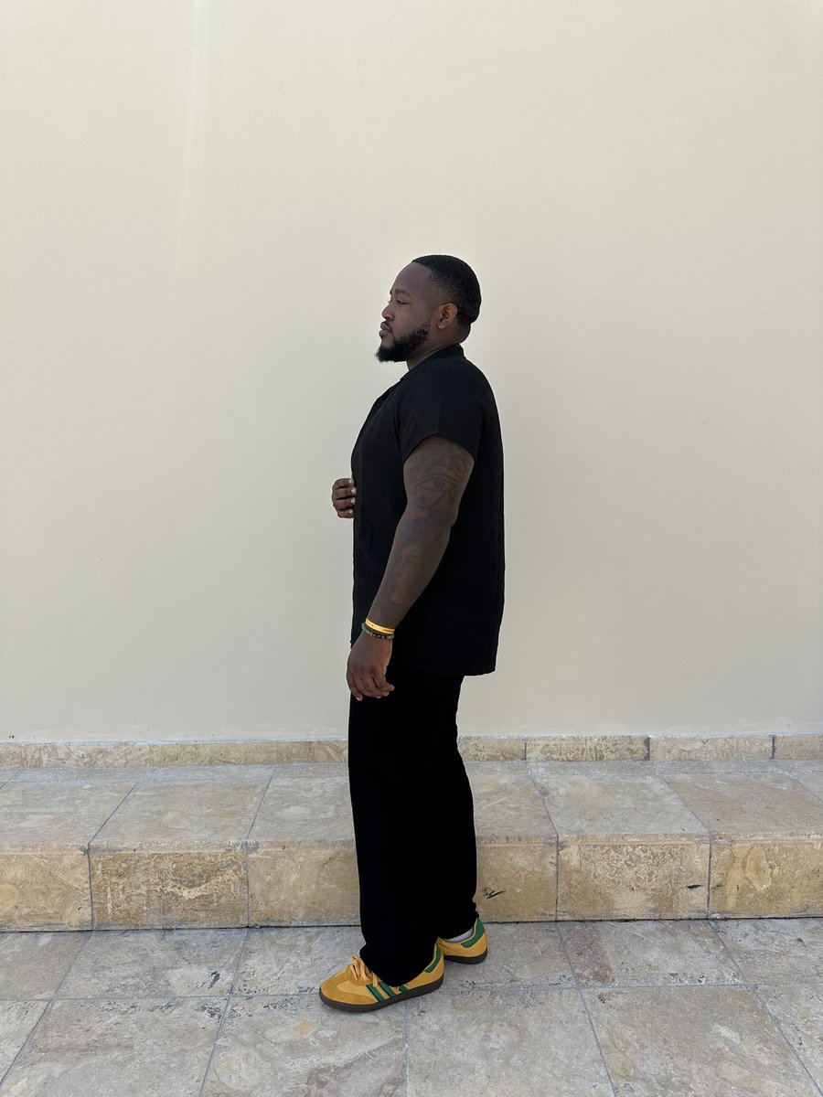 AzizHakiii's tweet photo. Caught a flight🖤🇯🇲 https://t.co/GShEdQyydv