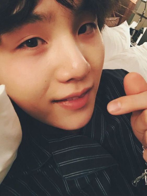 Lookilooloo's tweet photo. @camlovesyoongi https://t.co/9h8OaQMi9v