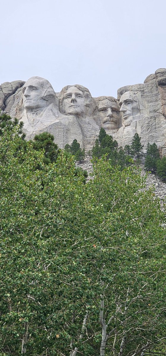 RockGoddess_DD's tweet photo. Stopped at #MountRushmore real quick on our way out of SD after sturgis. It's very pretty.  Hiked a trail . Will be back at some point so I can see crazyhorse ect. https://t.co/911DrsIhAn