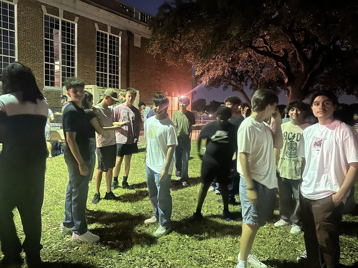 🌅 What an unforgettable Senior Sunrise for <a href="/HeightsFWISD/">Arlington Heights High School</a> Class of 2025! Watching the sunrise together as we begin our final year was pure magic. Here's to making every moment count, seniors! 🎓✨ #ayyyheights <a href="/MASerrano20/">Miguel Angel Serrano, Ph.D.</a> <a href="/drbarrettAHHS/">Justin Barrett</a> <a href="/EducatorStrom/">Mel Strom</a> <a href="/anahiev/">Anahí Esparza Vallín</a> <a href="/AFBohannon/">Alicia Bohannon</a>