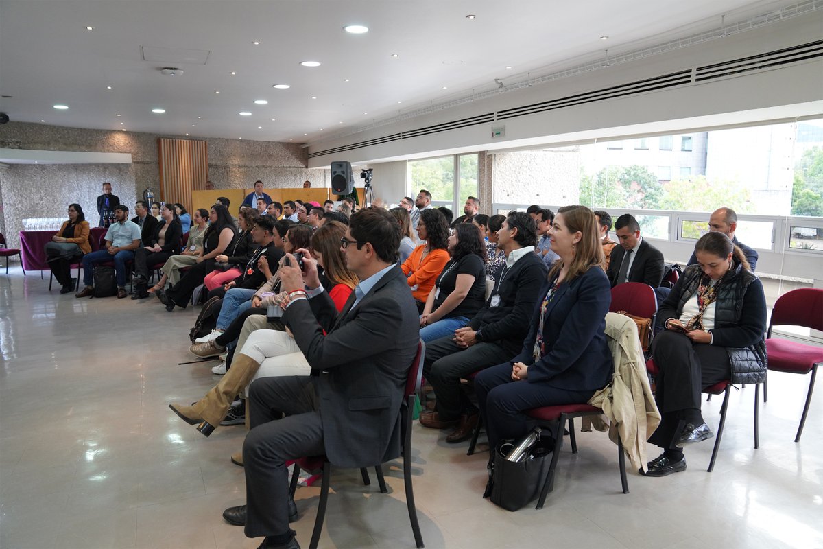 El Colegio de México tweet media