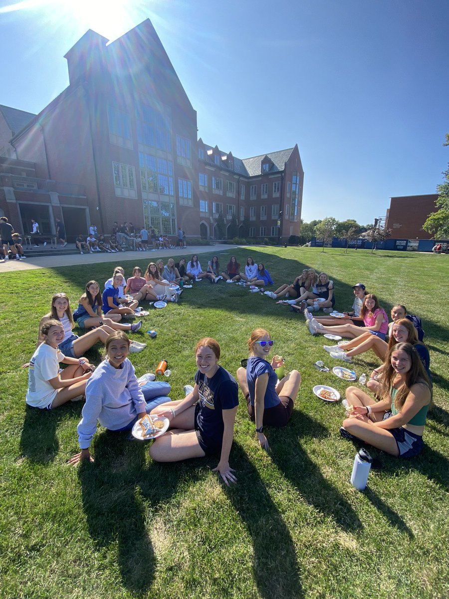 JCUXCTF's tweet image. Today we welcomed our cross country student athletes back to campus. We enjoyed a cookout with our friends @jcumenssoccer &amp;amp; @JCU_VB ‼️‼️⚡️Looking forward to the fall semester! 

#StreakUp | #WhyJCU