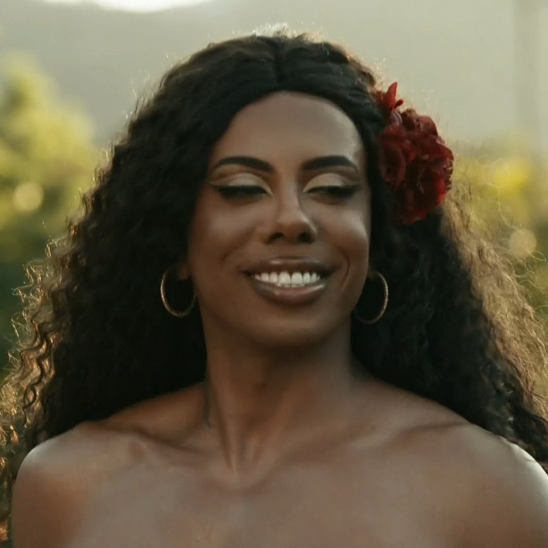 dra gabi LINDO VESTIDO (@gabicomxnta) on Twitter photo Uma drag queen performando em horário nobre numa novela da globo. História, tá? Você brilha. <a href="/DELLAFANCY/">Bianca DellaFancy</a> #Renascer Uma drag queen performando em horário nobre numa novela da globo. História, tá? Você brilha. <a href="/DELLAFANCY/">Bianca DellaFancy</a> #Renascer