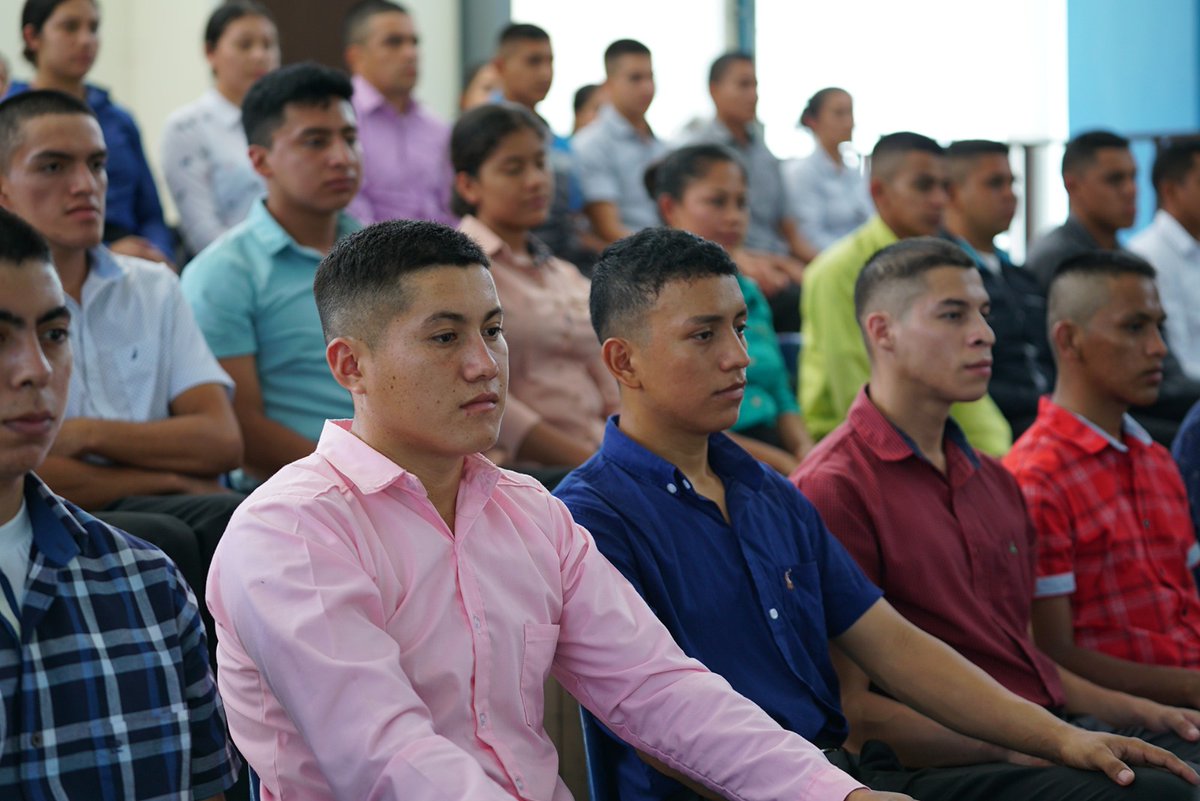 ANSPSV's tweet photo. 273 nuevos estudiantes ingresan a la Academia para iniciar su proceso formativo policial. Los jóvenes provienen de los 14 departamentos del país y han decidido servir y convertirse en Héroes de El Salvador. #ElOrigendelosHéroes. https://t.co/02SEWfdGhd