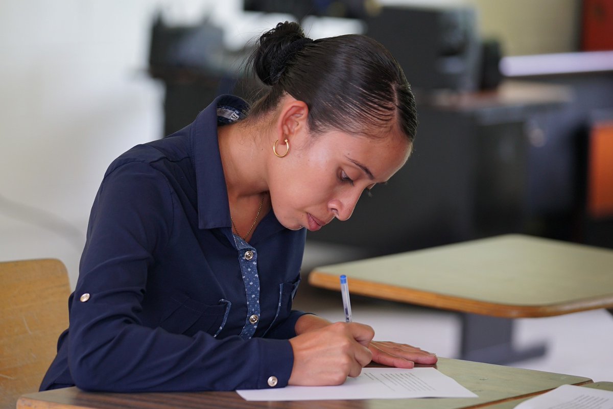 ANSPSV's tweet photo. 273 nuevos estudiantes ingresan a la Academia para iniciar su proceso formativo policial. Los jóvenes provienen de los 14 departamentos del país y han decidido servir y convertirse en Héroes de El Salvador. #ElOrigendelosHéroes. https://t.co/02SEWfdGhd