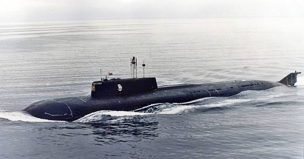 #OTD in 2000, the Russian sub Kursk sank after an internal explosion, likely caused by a faulty torpedo. 23 crew members survived the blast but died waiting to be rescued. Vladimir Putin was criticized for remaining on vacation and initially refusing help from foreign navies.