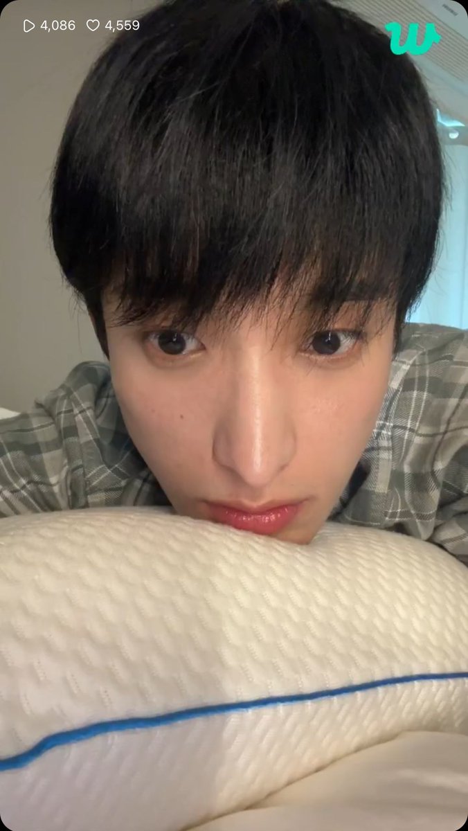 자려고 누웠는데 이도겸 라이브라니
도걈아 나도 퇴근하고 이제 집 와써...