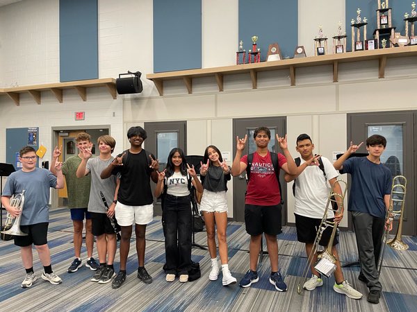 ehsfriscoband's tweet photo. First day of school with the Maverick Band! @ehsfrisco https://t.co/4MDDtzSvaF