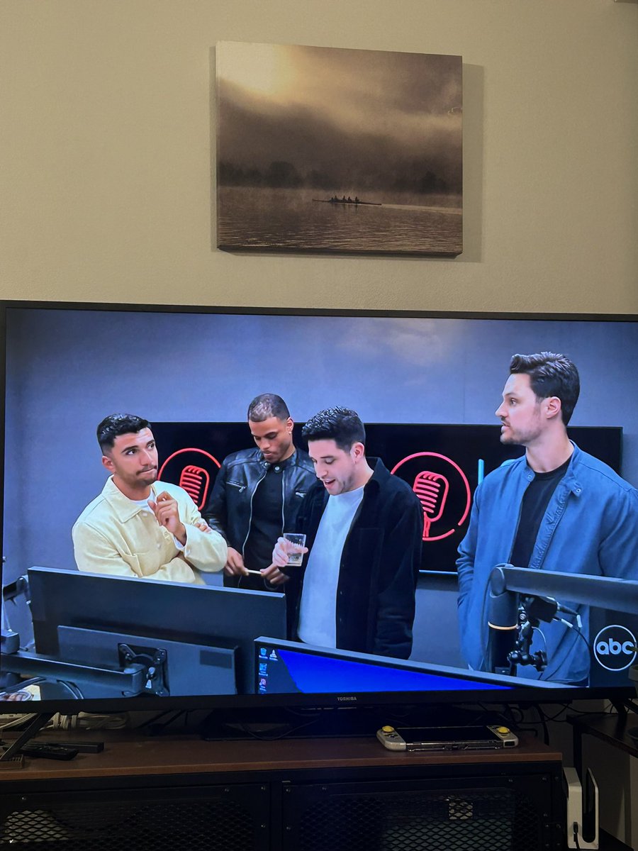 thekarihoshi's tweet photo. jenn’s guys on this radio show group date #TheBachelorette https://t.co/ZZdzcOHZi3