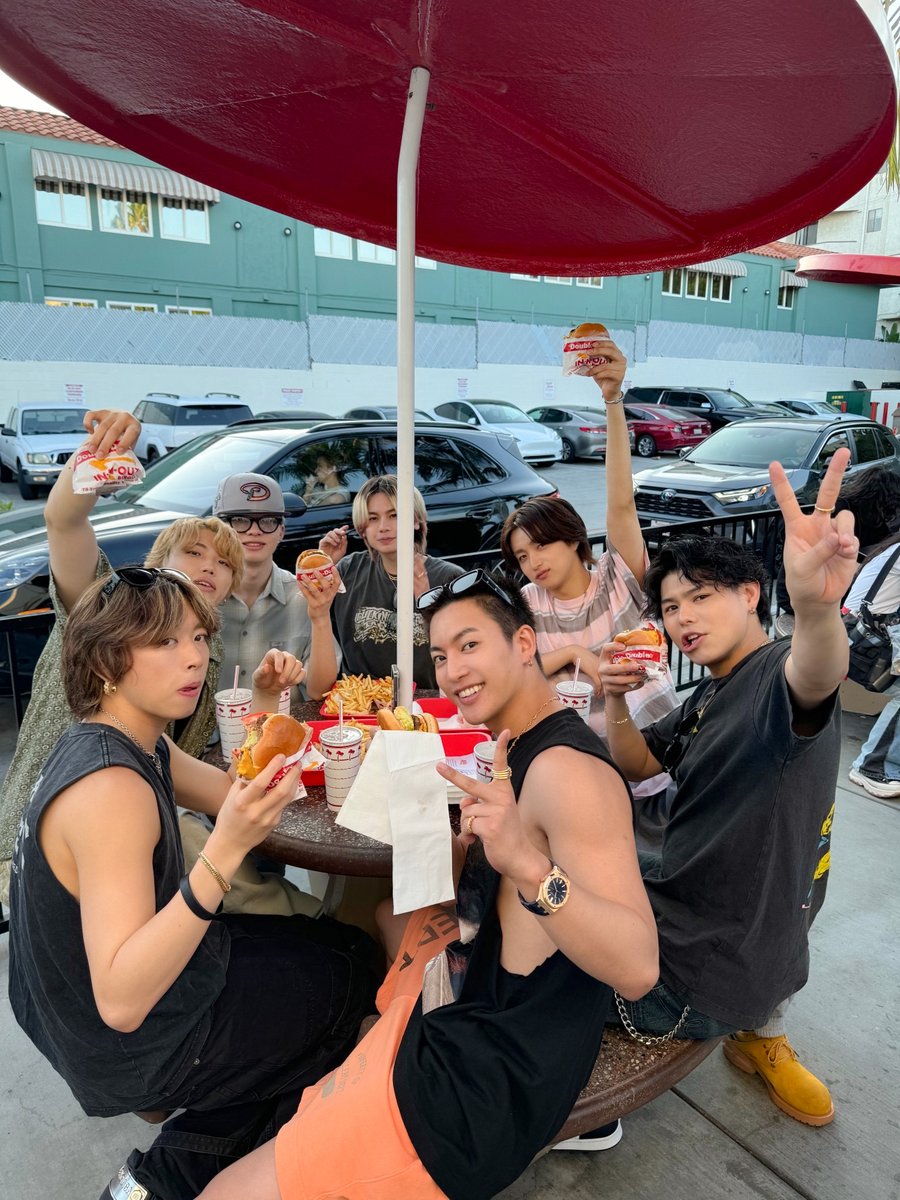 BEFIRSTofficial's tweet photo. 7人で来ることに意味があるIn and out

#HAPPYBESTYDAY
#BEFIRST #RYOKI
#BF_Blissful
#BF_2BE
#BEFIRSTが公式ジャックします https://t.co/uN9jgNWFhD