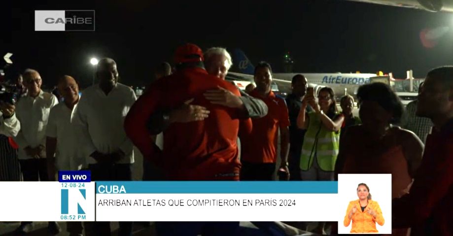 RadioRelojCuba's tweet photo. #RadioRelojReportando | Máximas autoridades de #Cuba reciben a delegación olímpica de 61 atletas y 9 medallistas que representó a la Patria en #París2024. (Fotos) #CubaInspira #CubaViveEnSuHistoria https://t.co/yfLYPneFb2
