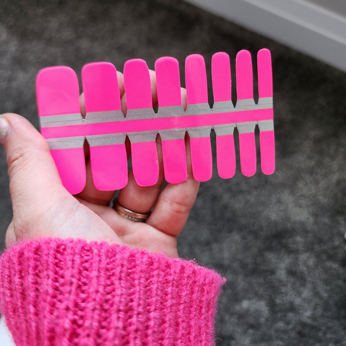 eznailsstore's tweet photo. 🌸 Give your nails that neon pop they deserve! 🌸

Our Neon Pink Solid Color Nail Wraps are perfect for both adults and kids. Whether you're pampering yourself with vibrant toe nails or sharing the fun with your daughter or niece's finger nails, these easy-to-apply nail polish s https://t.co/vboOAO0QsU