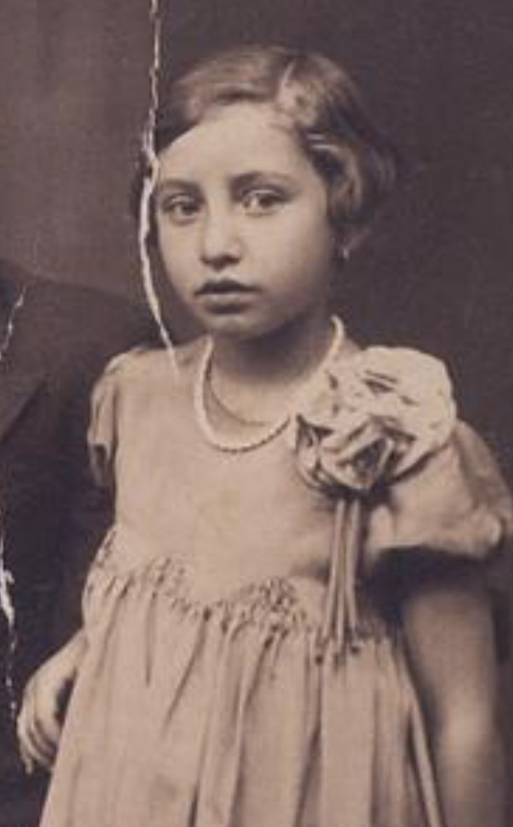 AuschwitzMuseum's tweet photo. 13 August 1925 | Polish Jewish girl, Chana Golczer, was born in Biała. Her family emigrated to France.

She was deported from #Pithiviers to #Auschwitz on 31 July 1942. She was murdered in a gas chamber after the arrival selection. https://t.co/XuftUcEfPR