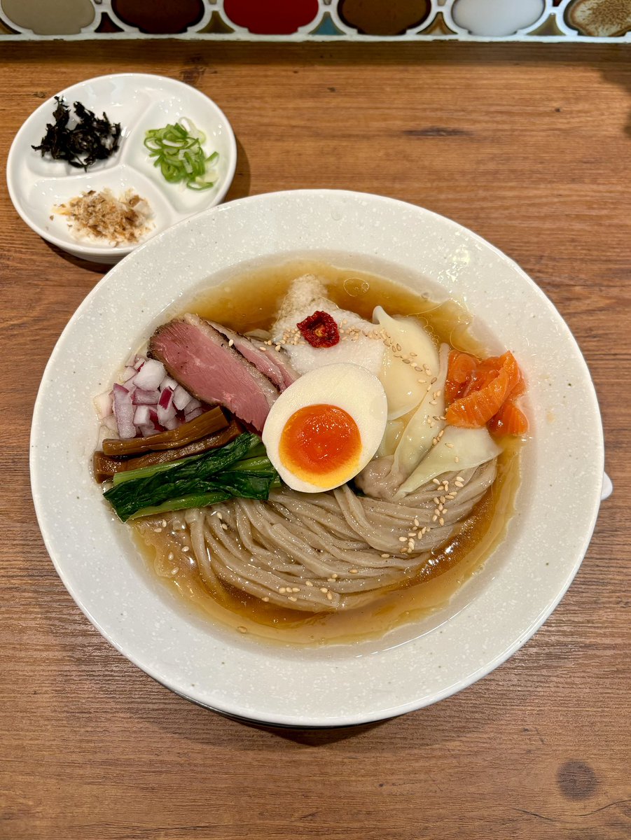 jinjin878's tweet photo. 麺創房LEOさん🍜
もち小麦の冷香麺🧊追い飯

通い始めて虜になったLEO冷香麺✨️
ご対麺した時の👀凄いなーこの麺🥢の感動は健在。旨味たっぷりなトロッとしたタレを絡めながら、どのTPから食べよっかな〜🎶と組み合わせ無限大楽し！

大変美味しかったです。
激しく御馳走様でした🙏
#麺創房LEO https://t.co/ny9iB2M7mh