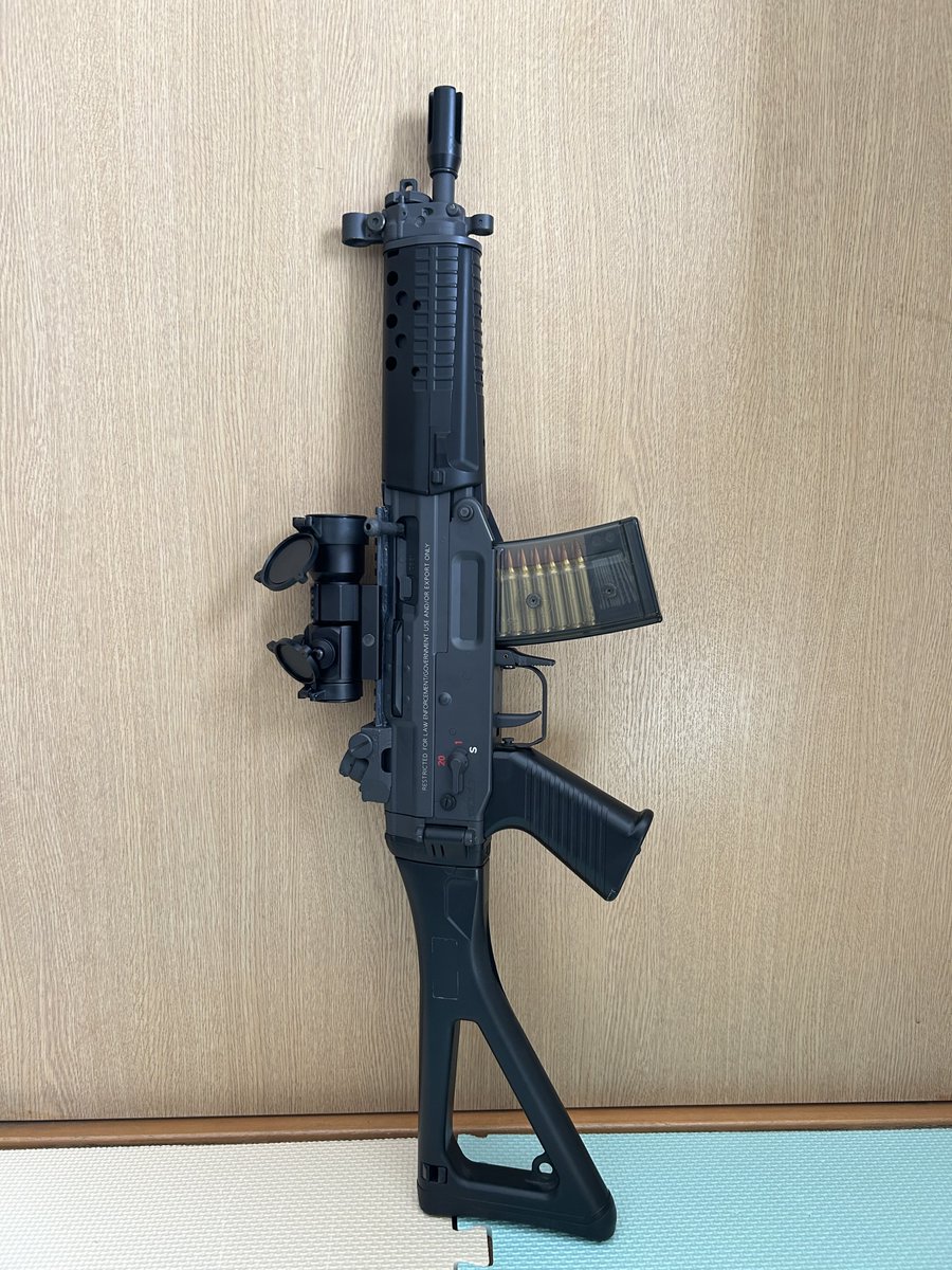 pixy2899's tweet photo. 552がカッコ良すぎる😆
マイナー機種ゆえの渋さがGOOD!
早よバッテリー買わんといけん💦
最近はリポがスタンダードっぽいけど、使用頻度少ないし管理面倒なので、ニッスイにするかなぁ🤔
#電動ガン
#SIG552
#マルイさん次世代で出して下さい https://t.co/MlRQRm2WLx