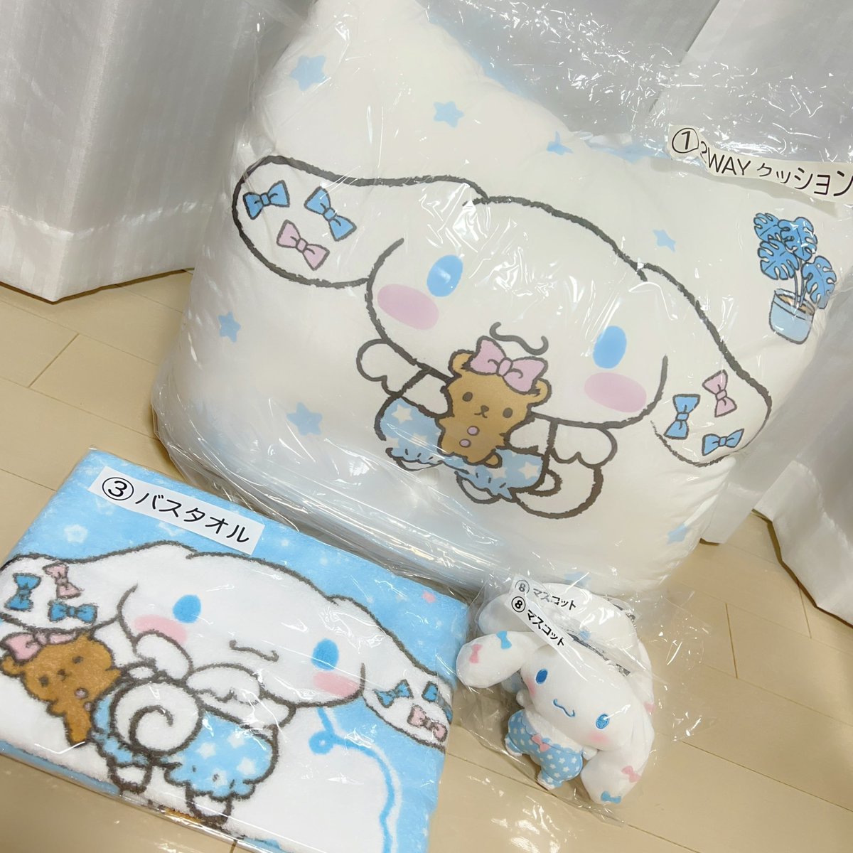 P3qXoxo's tweet photo. ー
シナモロール単独くじ🐶☁️

日・月・火とやった結果💙
①の2WAYクッションげっちゅ〜🥺🙌
今日はコンビニ🏪
そこのコンビニはラスワンまであと少しだったけど…
今月末のハンギョドンの為に我慢😤！笑
①が来たし、欲しかったマスコットも来たから良き👍⭐️笑

#シナモロール
#サンリオ当りくじ
ー https://t.co/eQpSY0cuNB