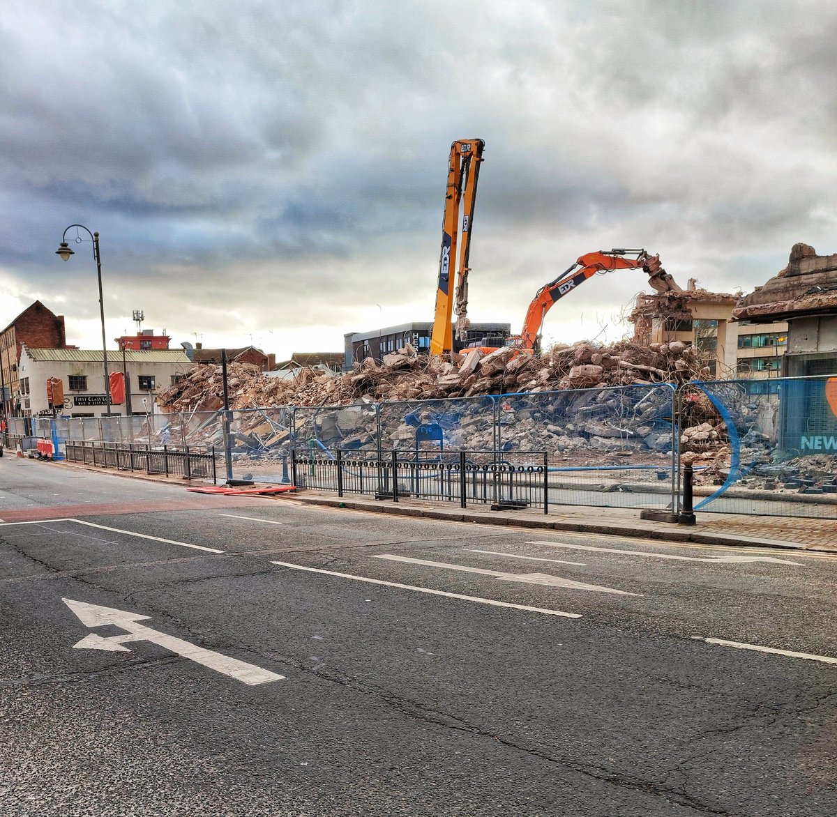 pjcarter_'s tweet photo. #NetworkHouse School Street, #Wolverhampton.

Built 1964. #Demolished by early 2022.

#Demolition
#ExpressandStar
#Xiaomi 
#11Tpro
#Canon
#Ixus
#Olympus
#epl9 https://t.co/uQnIt1HGV9