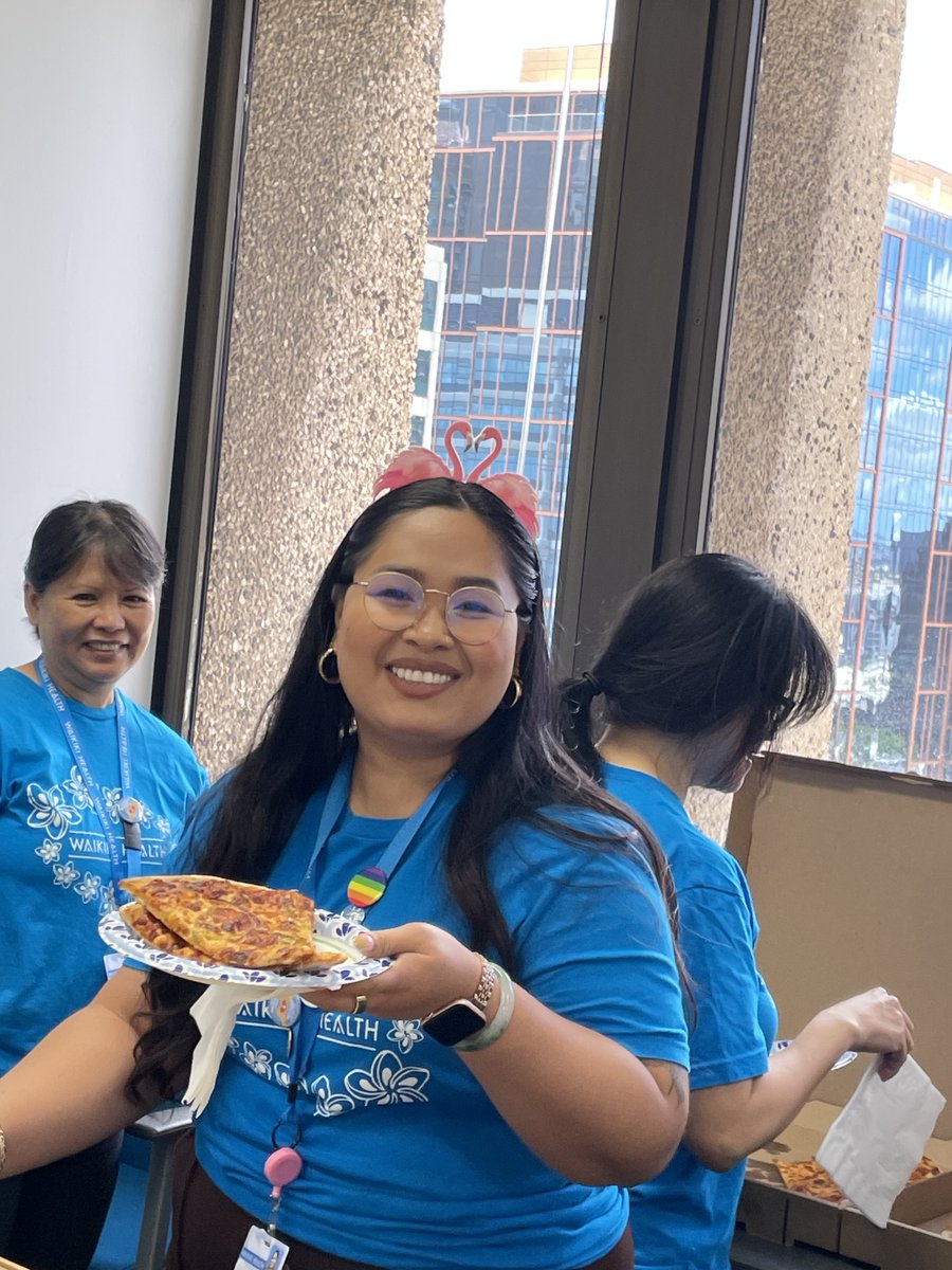 WaikikiHealth's tweet photo. Waikiki Health (WH) ended National Health Center Week (NHCW) on Friday, August 9 and celebrated our hard-working staff by throwing a pizza! #ValueCHCs #NHCW24 #OhanaHealth #HMSA#Waikikihealth #WholeFoods #UHC #AlohaCare @WholeFoods https://t.co/gY0B8rNDga