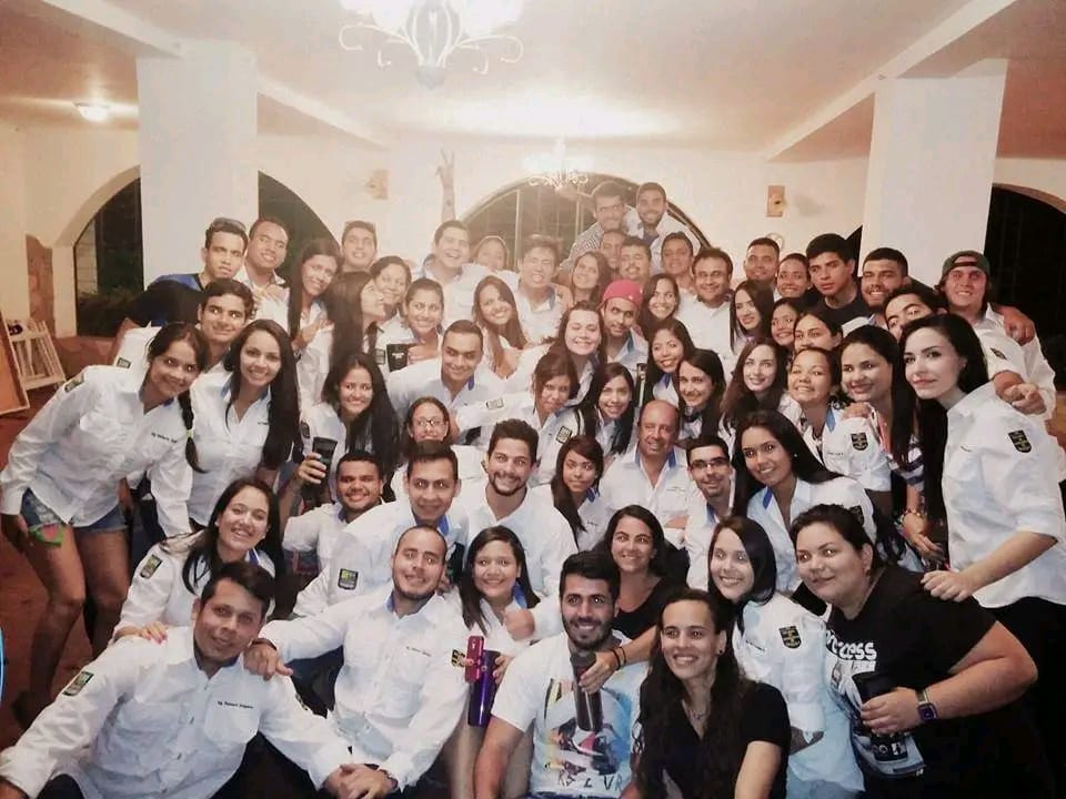 escuelaingcivil's tweet photo. Felicitaciones a la promoción 72 en su noveno aniversario de grado https://t.co/eoW8O7pDu1