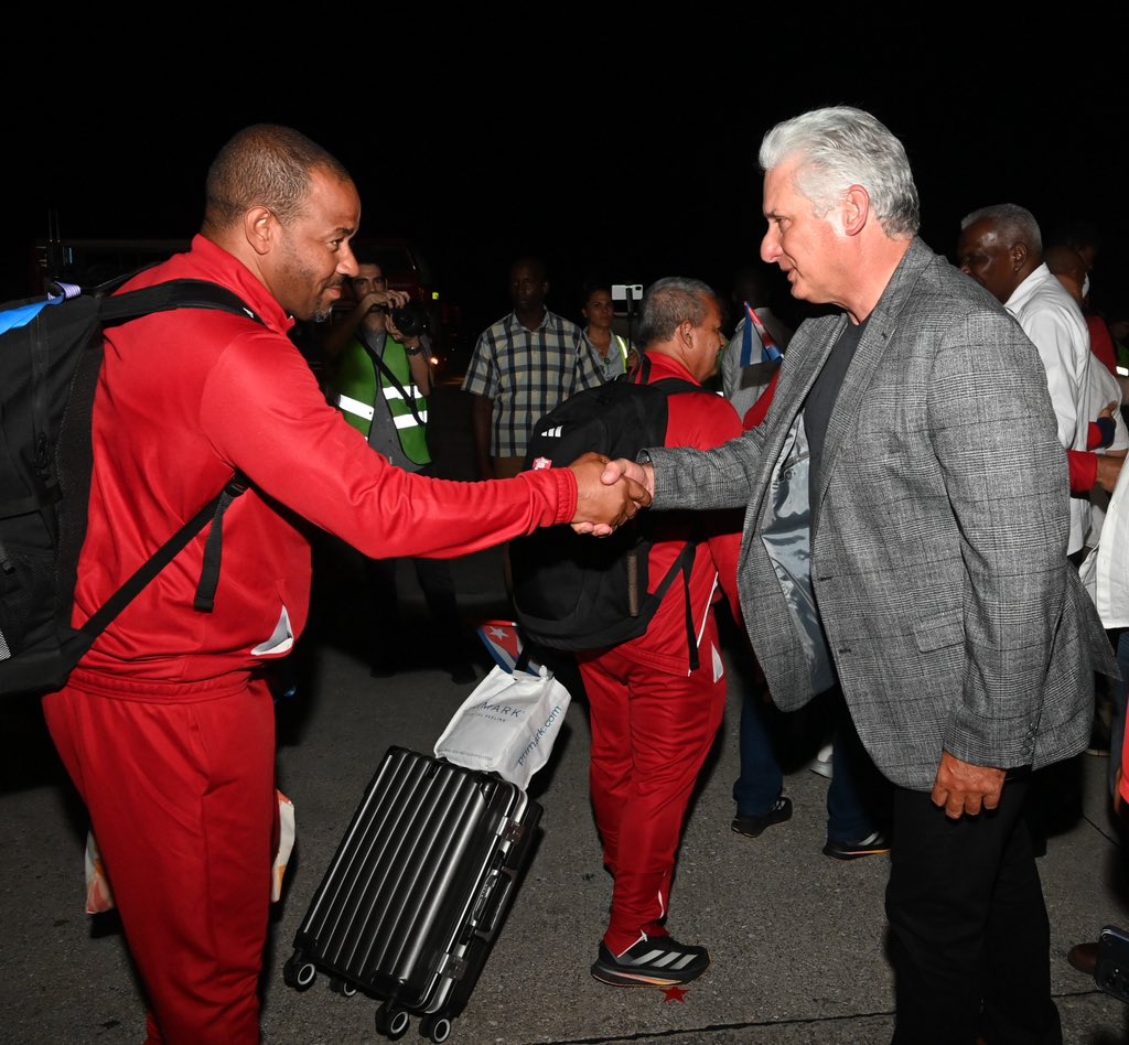 <a href="/DiazCanelB/">Miguel Díaz-Canel Bermúdez</a> <a href="/AsambleaCuba/">Asamblea Nacional Cuba</a> <a href="/DrRobertoMOjeda/">Dr. Roberto Morales Ojeda</a> @JorgeLuisPerd20 ¡Bienvenidos campeones!