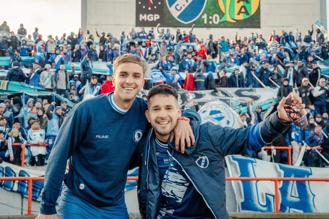 𝐓𝐚𝐧𝐭𝐚 𝐚𝐥𝐞𝐠𝐫í𝐚 𝐬𝐞𝐠𝐮𝐢𝐝𝐚 𝐧𝐨𝐬 𝐯𝐚 𝐚 𝐡𝐚𝐜𝐞𝐫 𝐦𝐚𝐥 🎶

¿Parar? Jajaja

#ElEquipoDeLaCiudad

📸 <a href="/lucasdimuro01/">lucas</a>