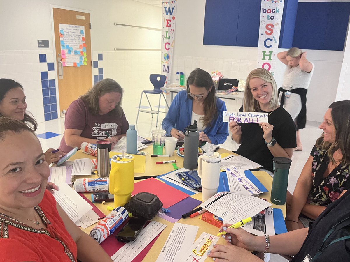 BaileysUpperES's tweet photo. Great first morning with our amazing staff! 💙🐯🧡 #BUpper24 #excellence @FCPSR2 https://t.co/4lDflxkg5b