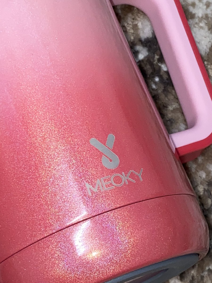 I ingat Meoky punya tumblr ada printed design je rupanya ada gak yg ombre color mcmniii. 

Cantik kan?!