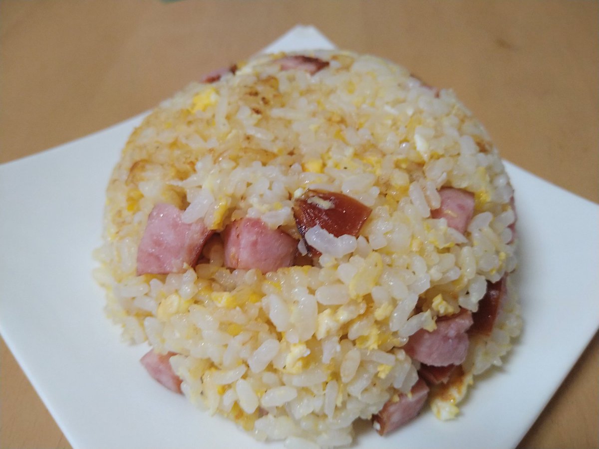 NexzasT's tweet photo. #デッシーさん😀
気分転換にチャーハン作ってみました😄👍
今回は、食べずに写メ撮りました😂
こんな出来栄えでどうでしょうか😆👋
味は❗
もちろん❗
美味しかったですよ😁👍
#ネクザス
#NEXZAS
#チャーハン
#HA36
#軽自動車販売
#オフ会
#36アルト
#チャーハン大好き https://t.co/hupGJwHp0U