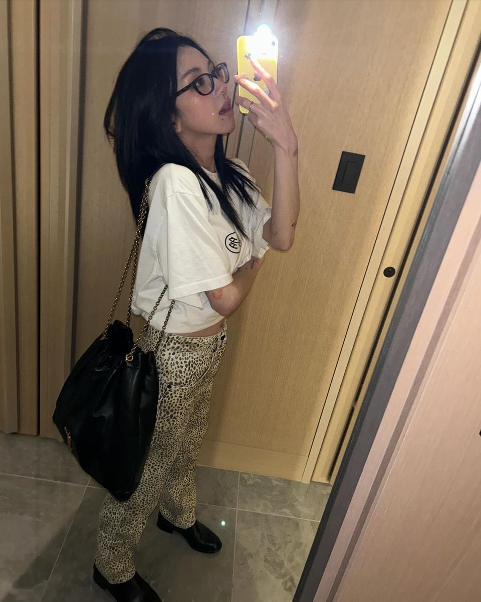 chaeyoung daily tweet media