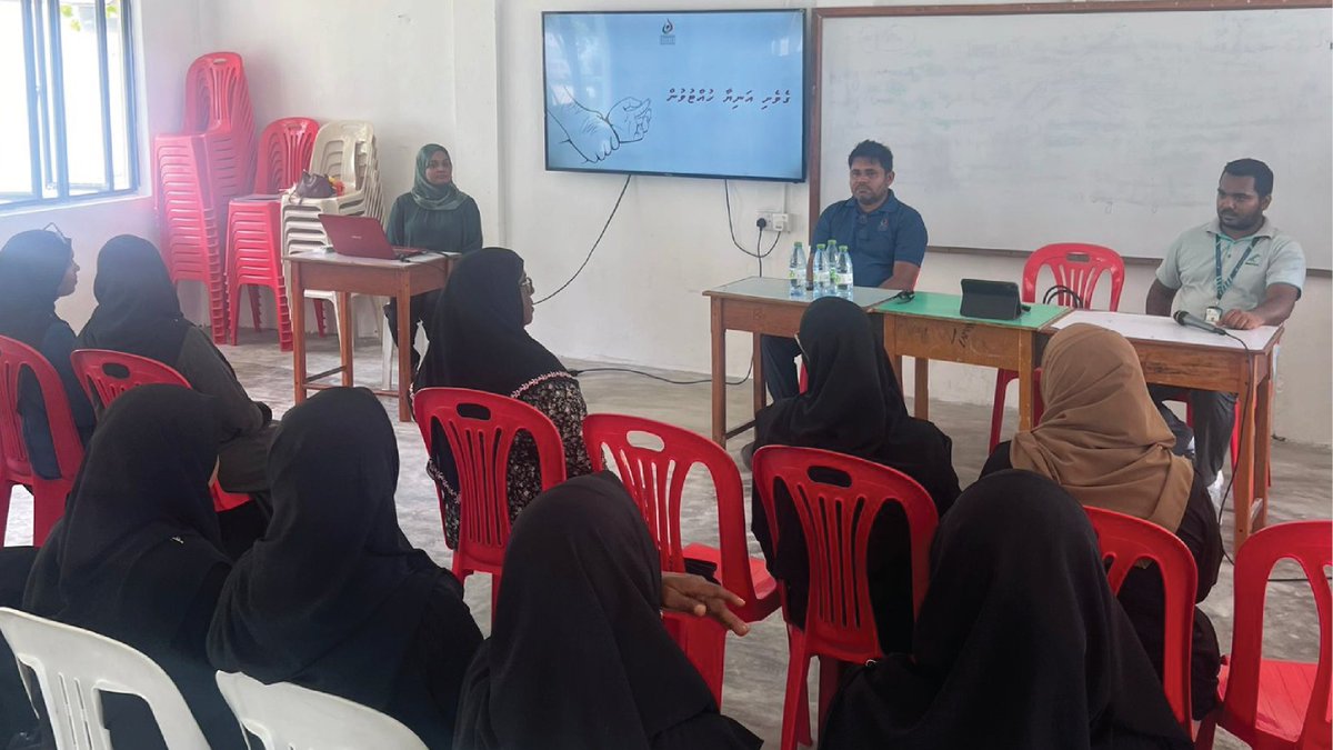 hrcmv's tweet image. ށ. އަތޮޅު ކައުންސިލްއިން އިންތިޒާމްކޮށްގެން ކޮމިޝަންގެ ފަރާތުން ގެވެށި އަނިޔާ ހުއްޓުވުމާ ގުޅޭގޮތުން ށ. ޅައިމަގުގެ އާންމުން ހޭލުންތެރިކުރުމަށް ނަގައިދިން ސެޝަންތަކުގެ ތެރެއިން

#HumanRights #RightsAwareness