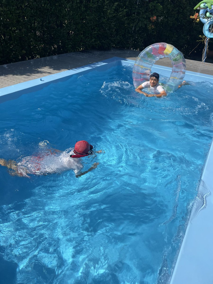 yunkorokonkoro's tweet photo. 熱い夏の大会終わり😆
夏休みのはじまりだ〜🤣
いっぱい遊べ〜❣️
#夏休み
#テニス好き
#ジュニアテニス
#ガチンコ道場破りチャンネル
#yonex
#ヨネックステニス
#polytourpro
#vcore
#polytourrev https://t.co/0ON7TrCIAz