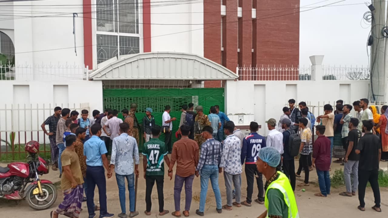 কালিয়াকৈরে ভূমিহীনদের বসত বাড়িতে হামলা, ভাংচুর